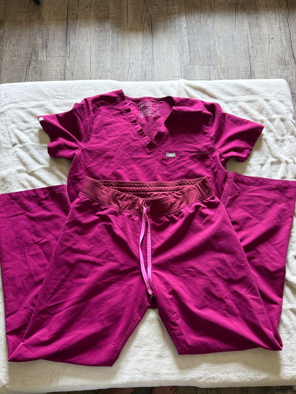 Figs Women’s Jogger Scrub Pants - Magenta